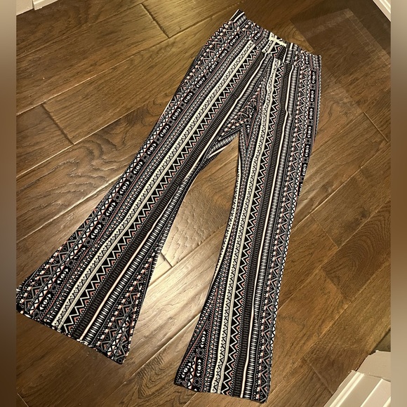 Fashion Nova printed pants - Picture 4 of 4